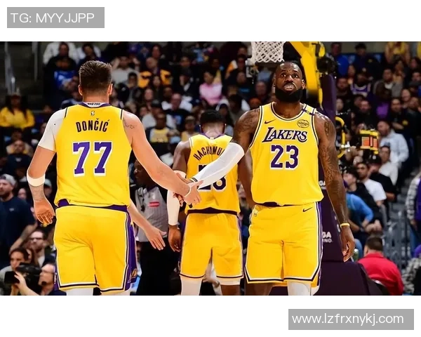 湖人对决掘金精彩回顾10月比赛亮点与球员表现分析 湖人对决掘金精彩回顾10月比赛亮点与球员表现分析