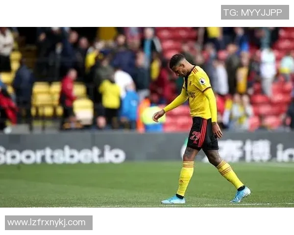 诺丁汉与雷丁比赛因天气原因延迟进行球迷期待新赛程安排 诺丁汉与雷丁比赛因天气原因延迟进行球迷期待新赛程安排